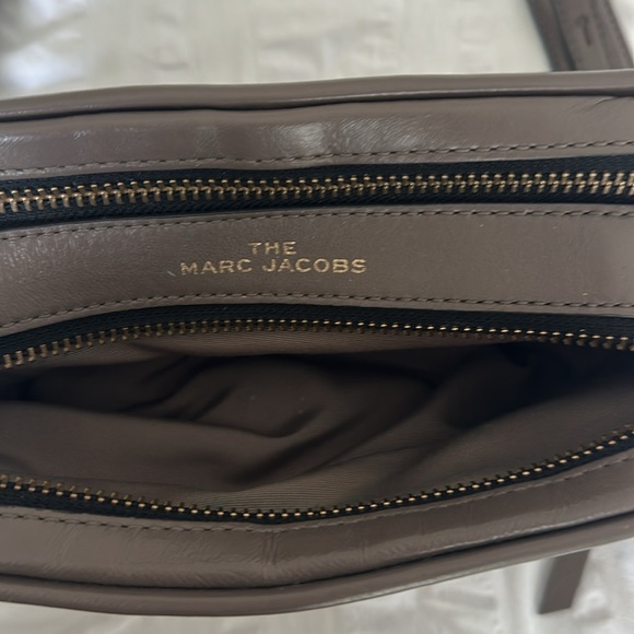 THE Marc Jacobs Taupe Quilted Crossbody Softshot 21 Bag with Gold Accent - Picture 6 of 10